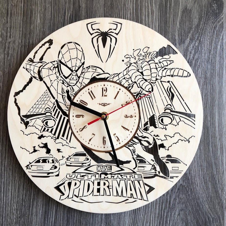 Часы настенные дизайнерские из дерева Человек-Паук