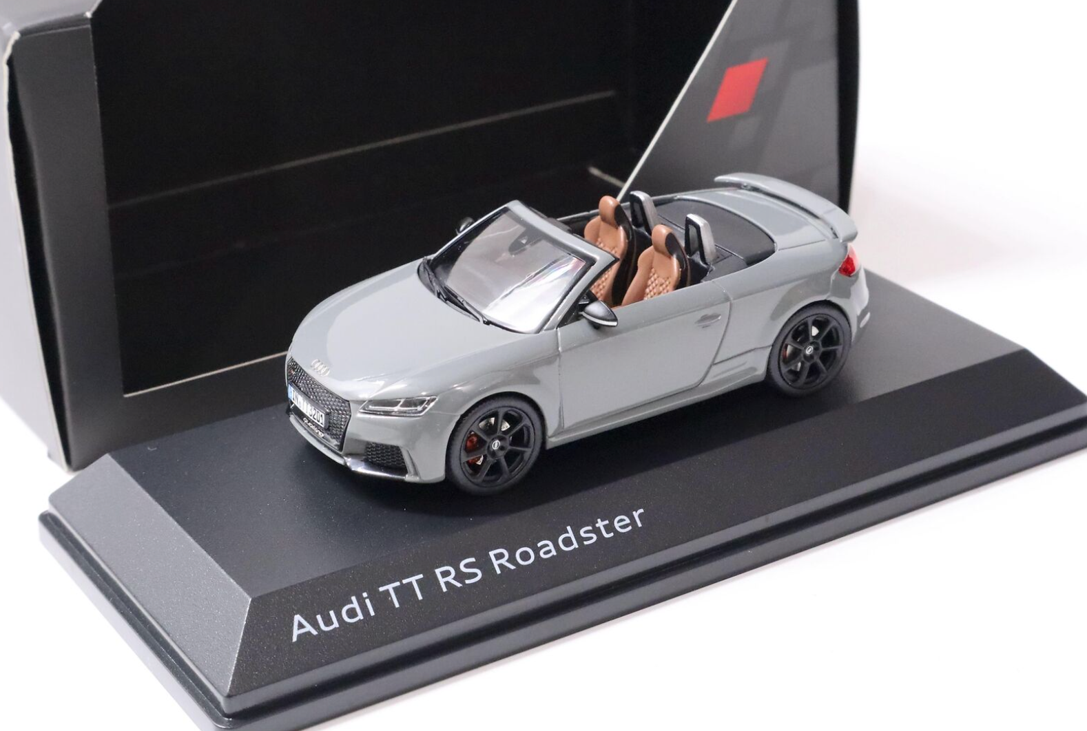 Модель автомобиля 1:43 Audi TT RS 8S Roadster Nardo Grey (5011610531)
