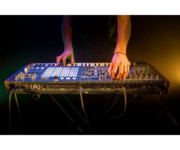 Аналоговый синтезатор Arturia MatrixBrute+Flightcase - фото 7