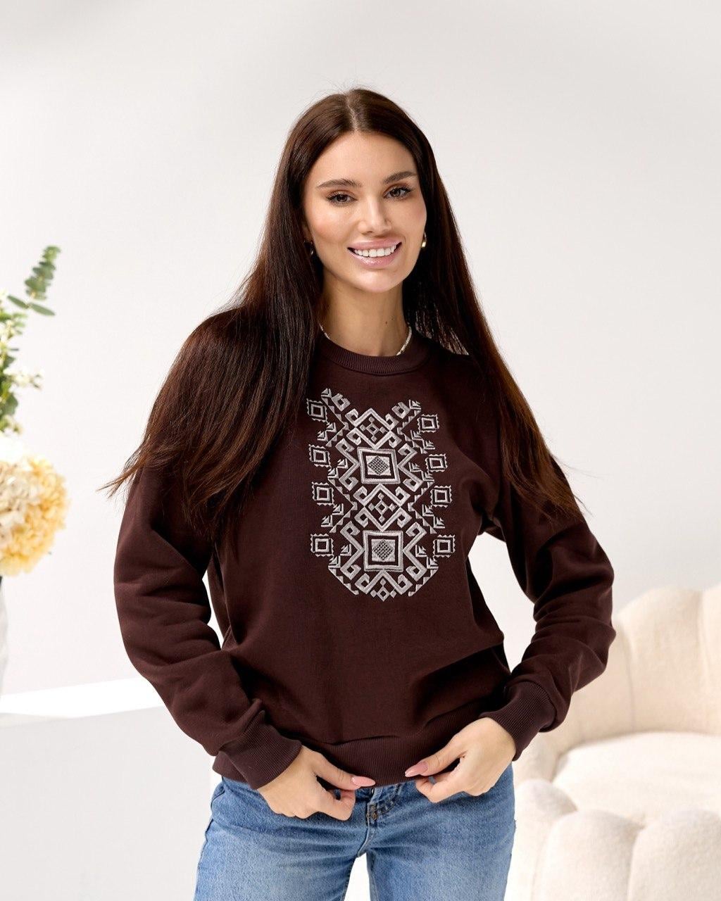 Свитшот женский вышитый