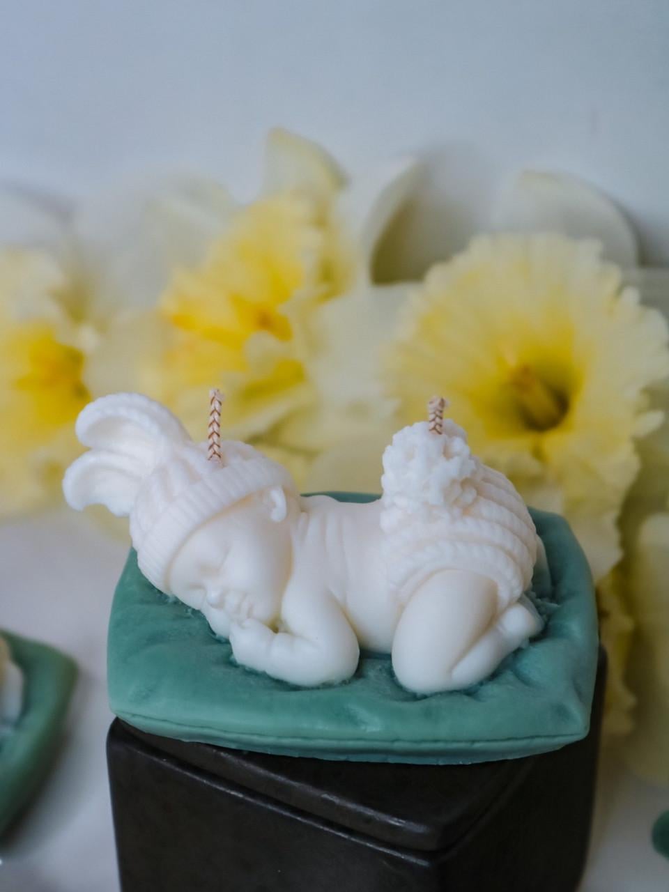 Свеча мини фигурная BABY ароматизированная из натурального соевого воска 7,5х5х4 см 67 г Белый с голубым (SVH-142)