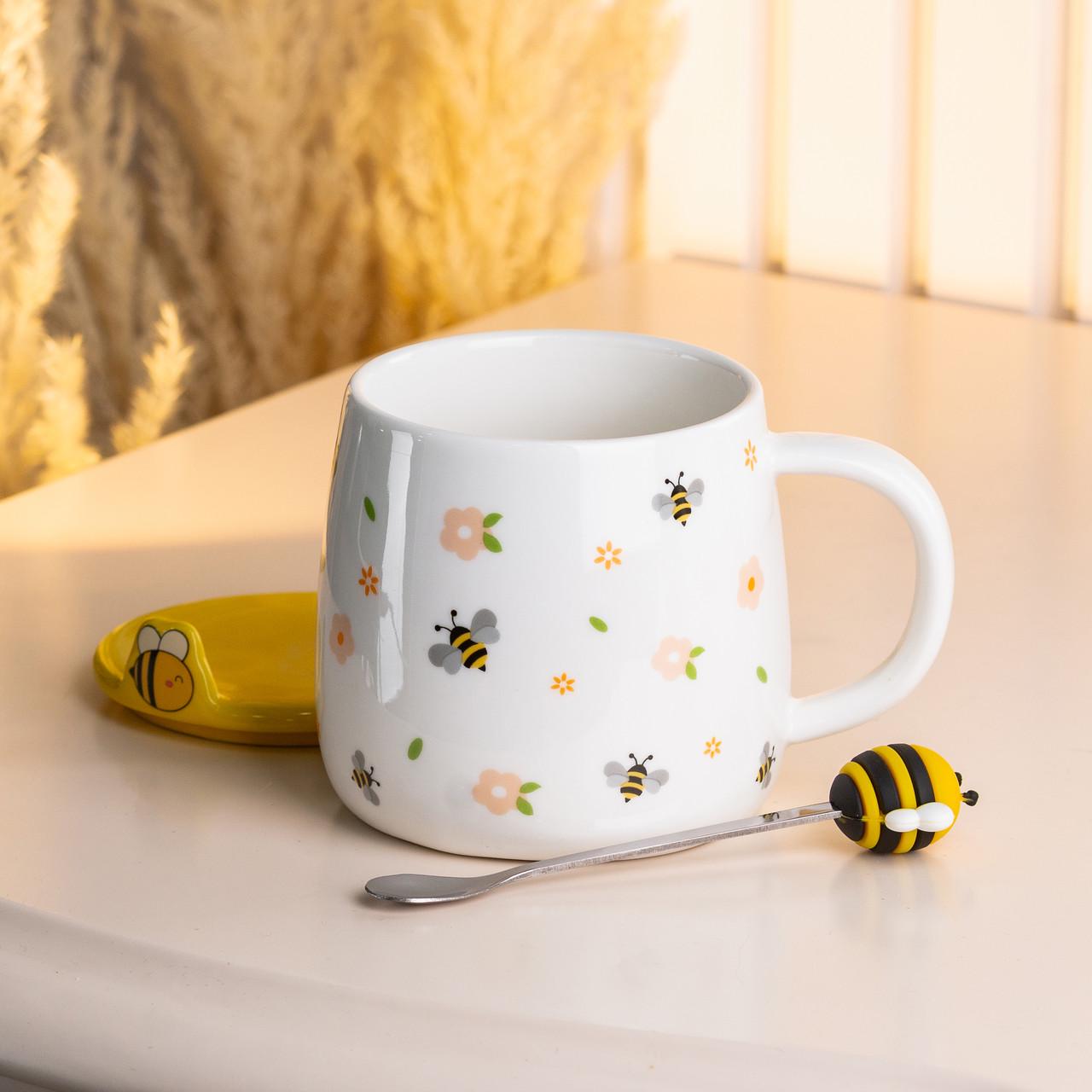 Чашка керамічна Bee flowers з кришкою та ложкою 450 мл (HP7199GR) - фото 2