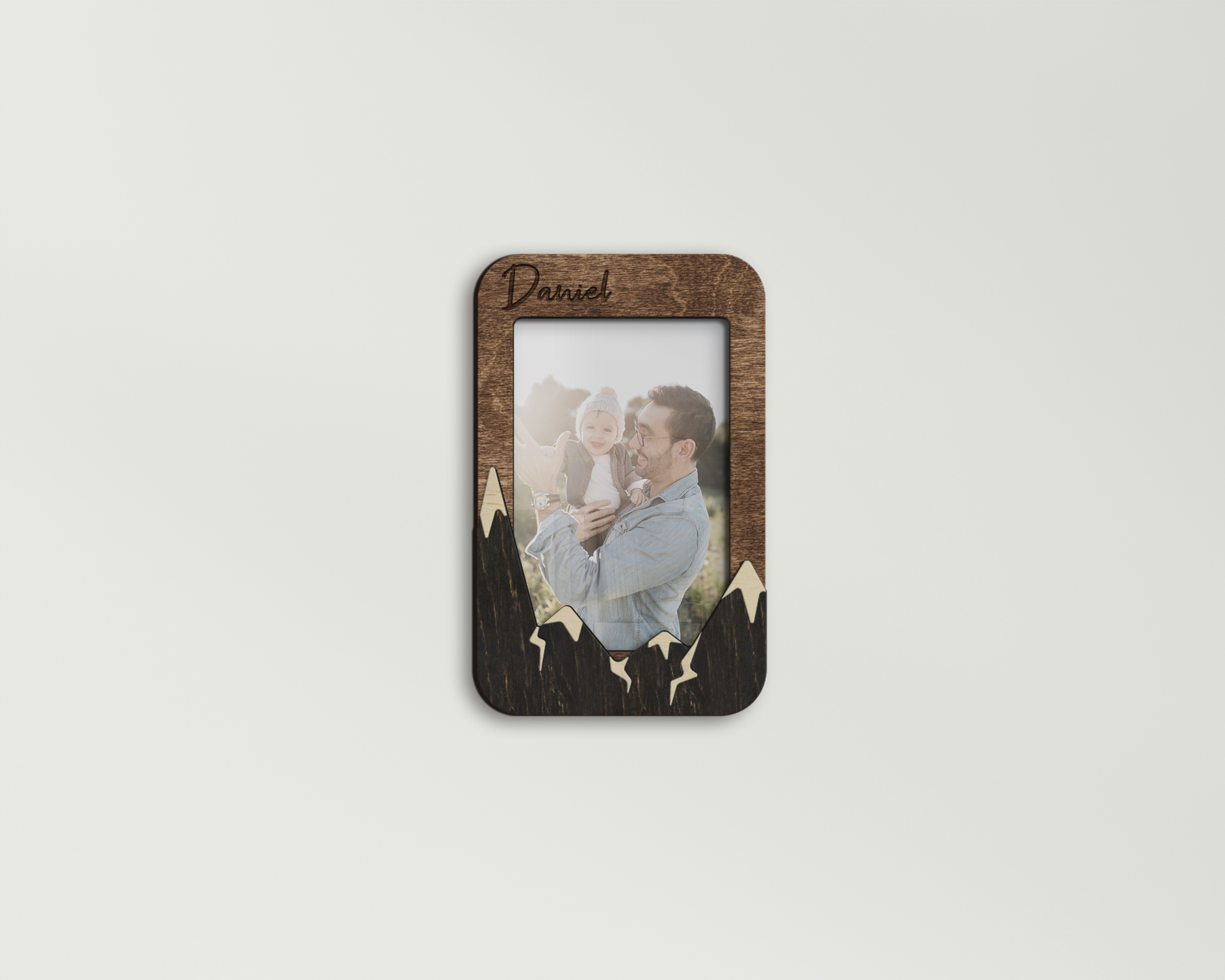 Фоторамка дерев'яна The Frame Depot Гірські вершини під персоналізацію Темно-коричневий (mountain_4x6_vertical)