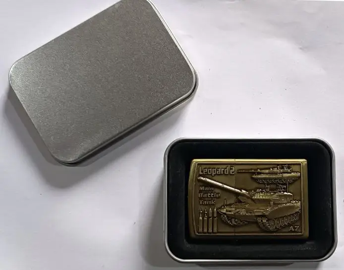 Зажигалка бензиновая Leopard 2 Танк (32161848)