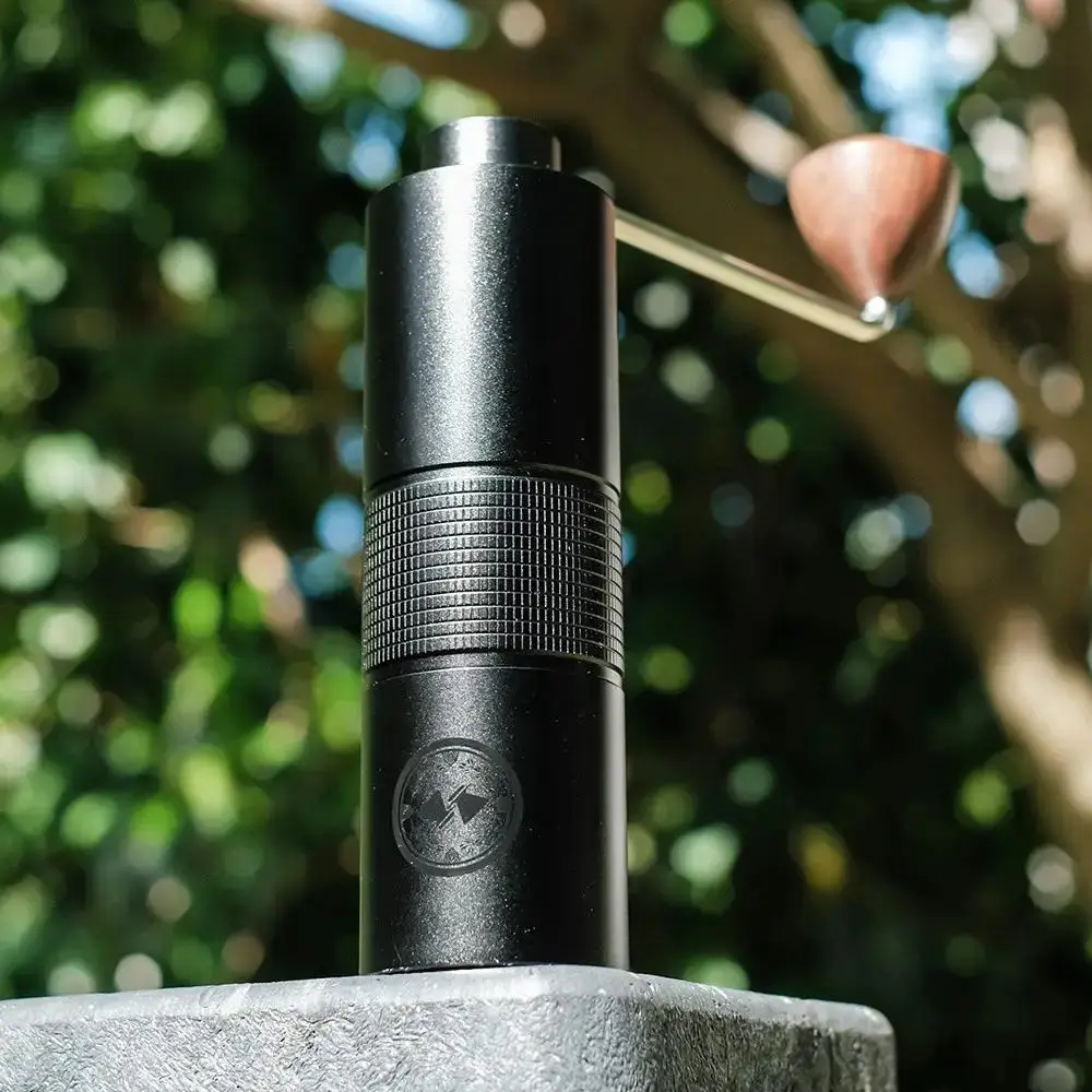 Кофемолка ручная Hario Kabuto со стальными жерновами и регулировкой уровня помола (MKBT-1B) - фото 4