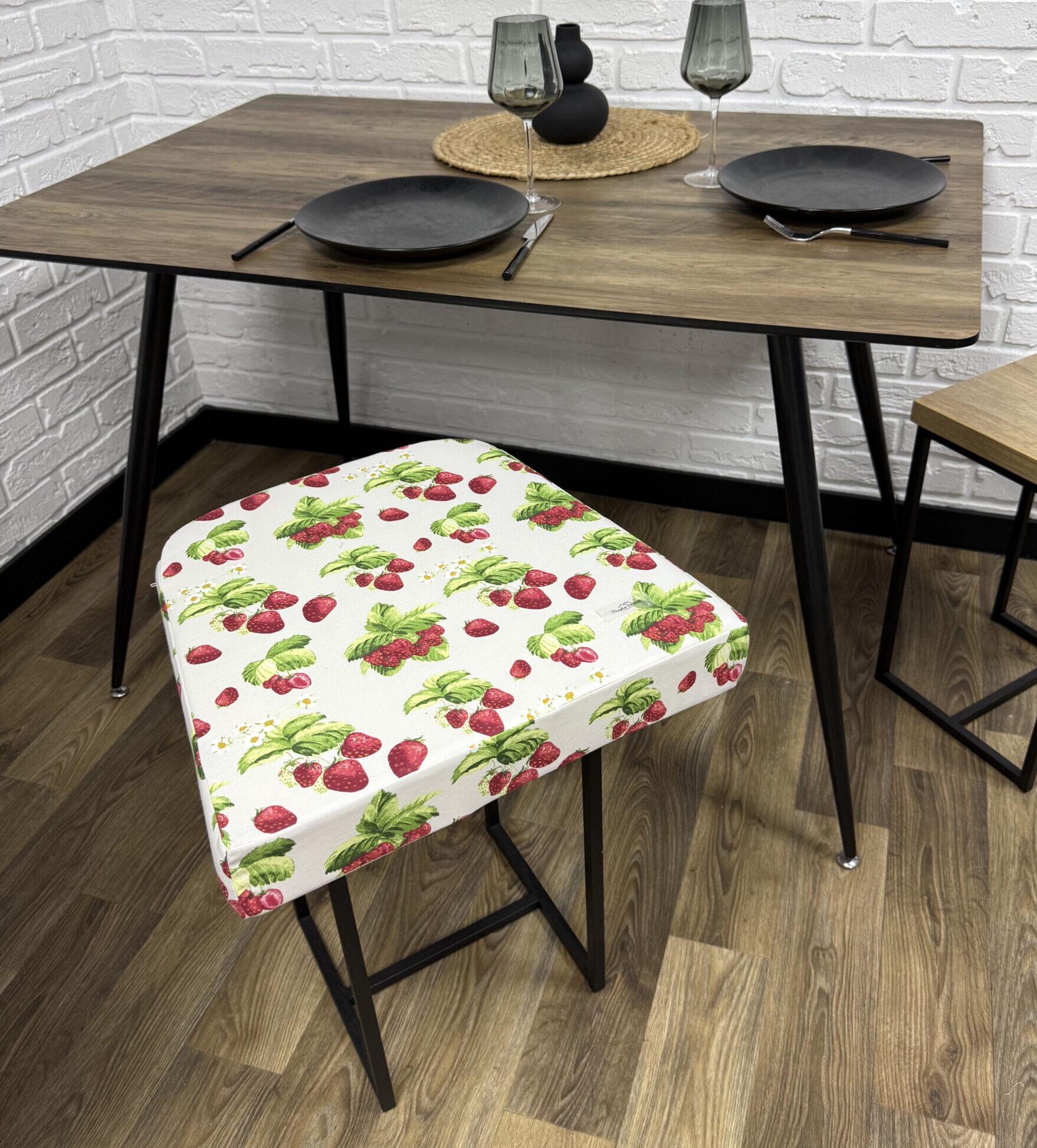 Сиденье Comfort Home Strawberry на стул панама 40х40х3 см