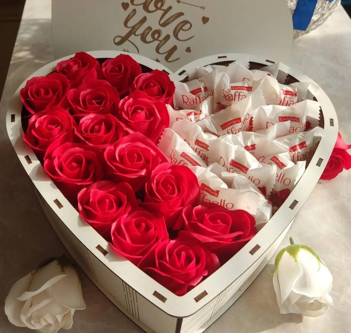 Подарочный бокс со сладостями и розами для девушки на день рождения/день влюбленных/8 марта/новый год (ar11) Подарочный бокс со сладостями и розами для девушки на день рождения/день влюбленных/8 марта/новый год (ar11)