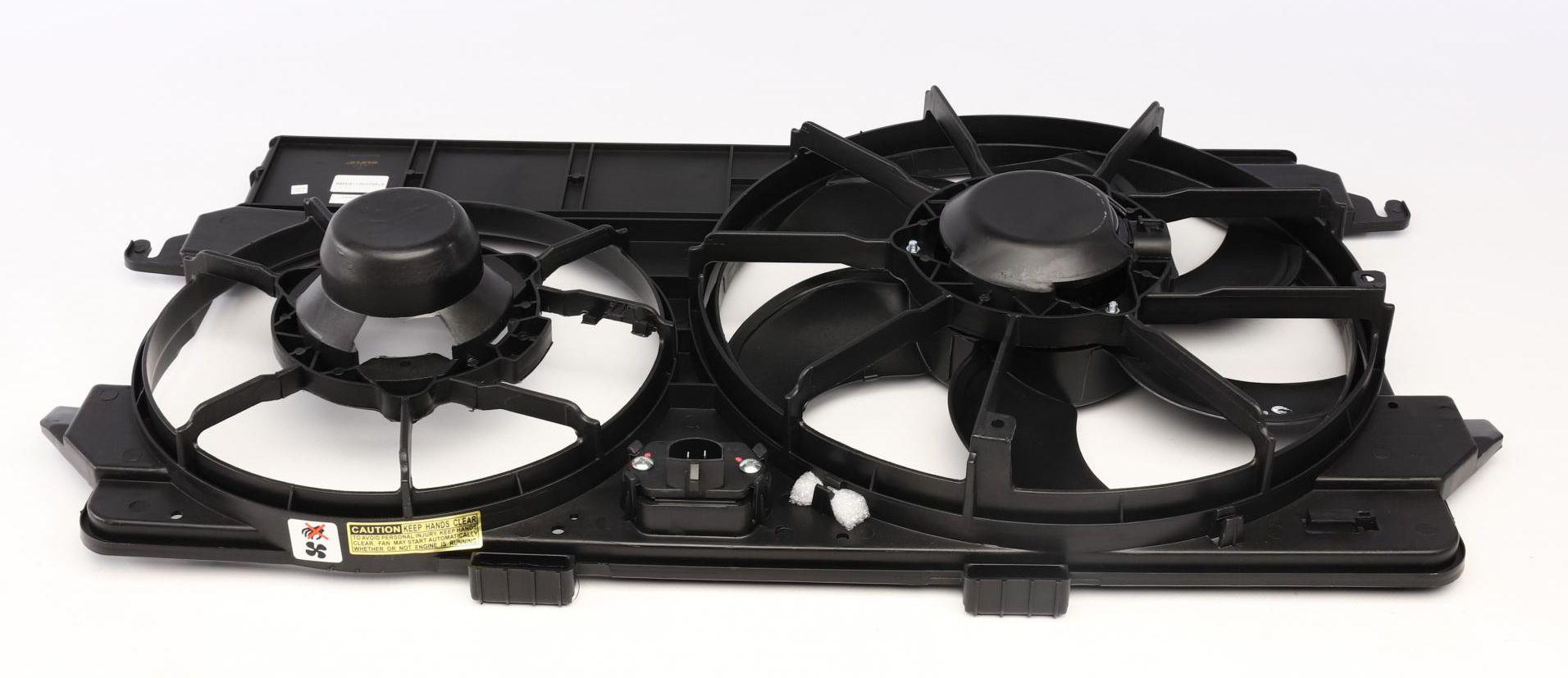 Вентилятор радиатора Ford Transit Connect 1,8 02-13 с диффузором (47452)