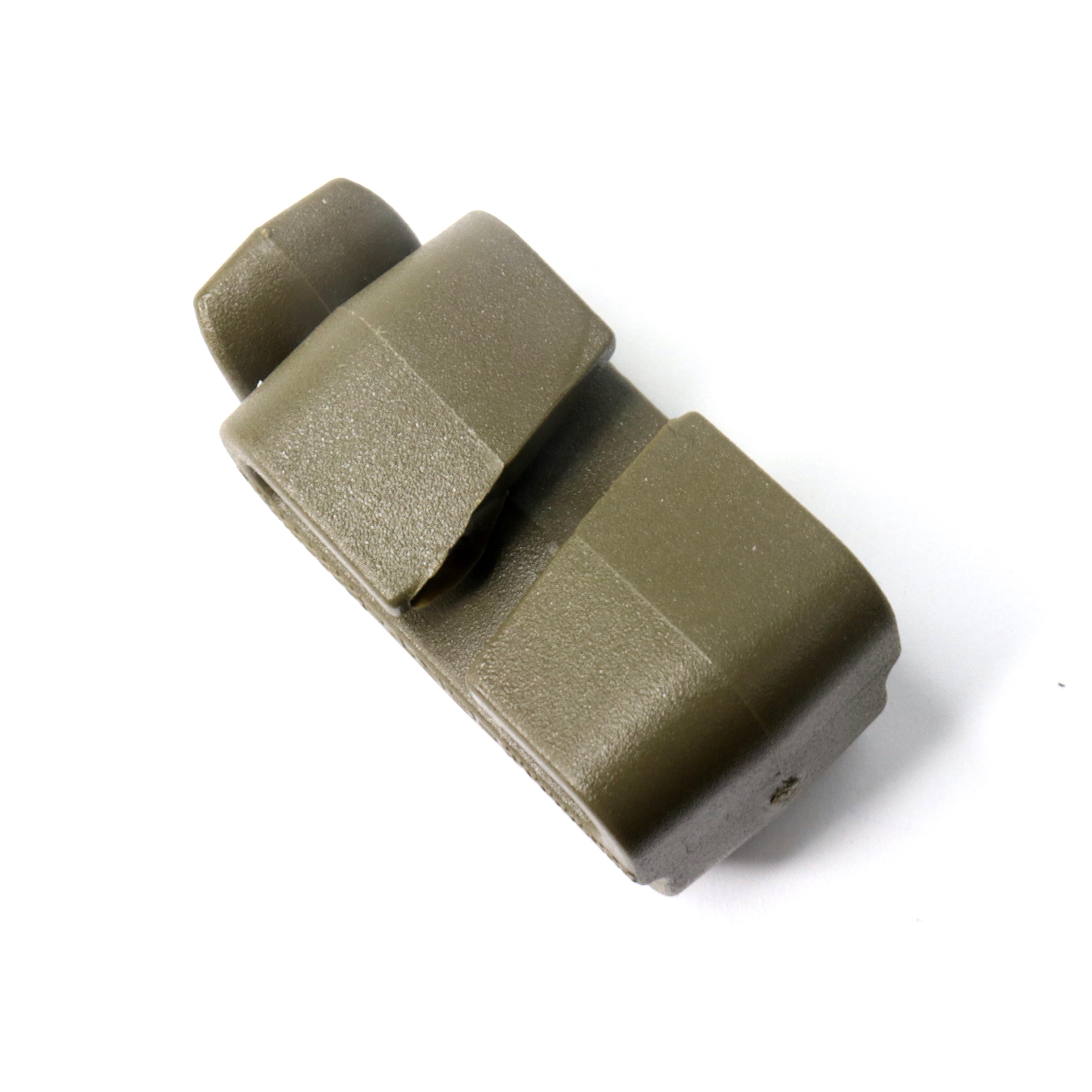 Гачок поліамідний 25 мм Оливковий (021208) - фото 2 Гачок поліамідний 25 мм Оливковий (021208) - фото 2