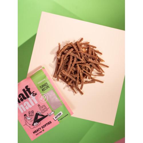 Ласощі для кошенят Half&Half у формі м'ясних шматочків з індичкою 50 г - фото 2 Ласощі для кошенят Half&Half у формі м'ясних шматочків з індичкою 50 г - фото 2