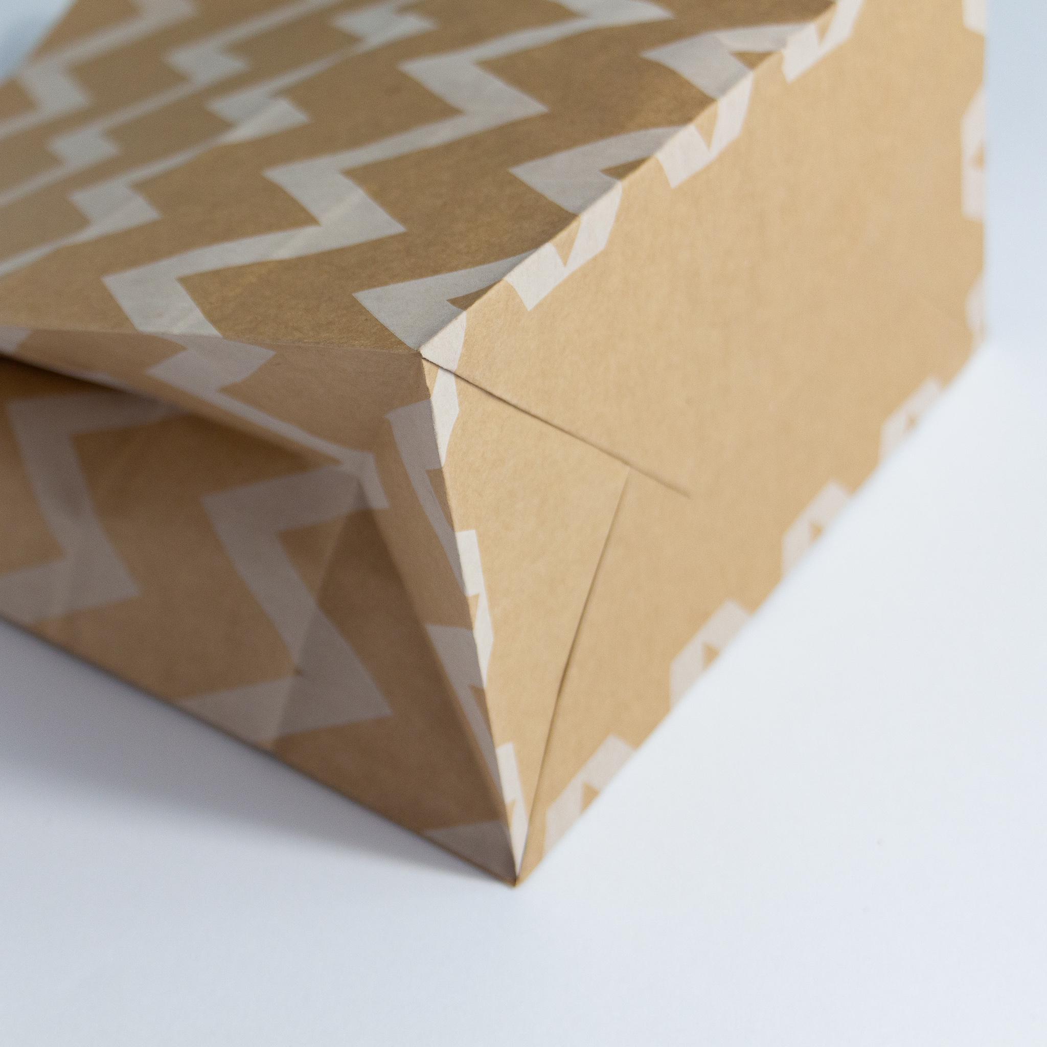 Пакет подарочный бумажный с рисунком орнамент зиг-заг без ручек 210х120х290 мм 50 шт. - фото 5