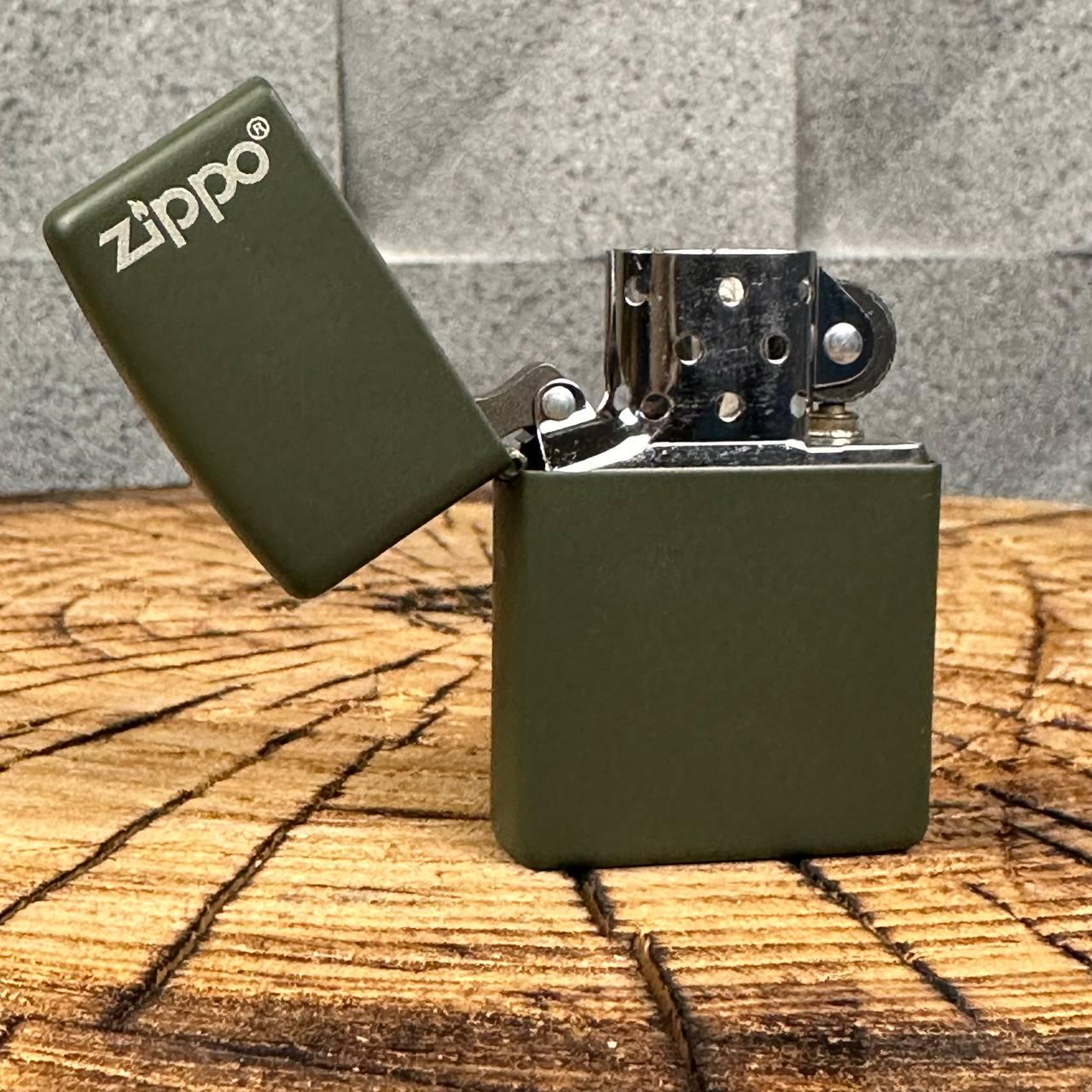 Зажигалка бензиновая ZIPPO 221Z в подарочкой упаковке Green Matte - фото 5 Зажигалка бензиновая ZIPPO 221Z в подарочкой упаковке Green Matte - фото 5