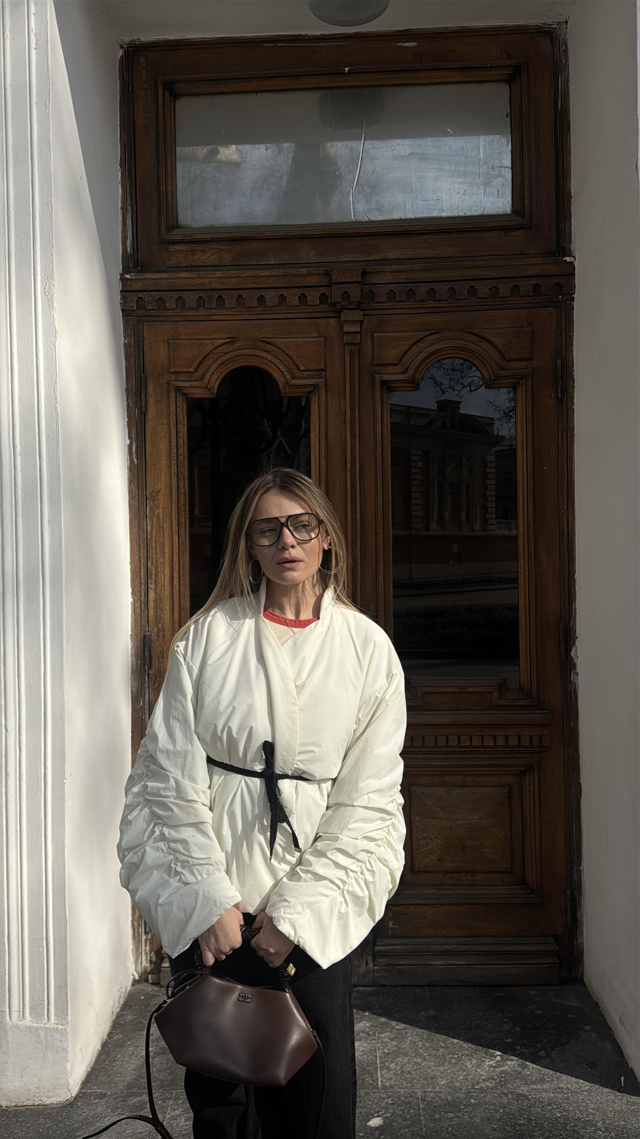 Куртка женская демисезонная ZF Inspire 1013 S-М на запах с поясом и широкими рукавами Белый (1013-Бел-S-М)