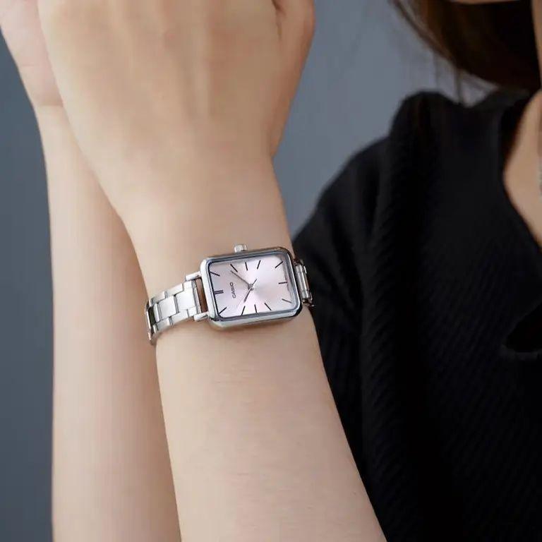 Наручний годинник жіночий Casio LTP-V009D-4E Срібний/Рожевий (2554482576) - фото 3