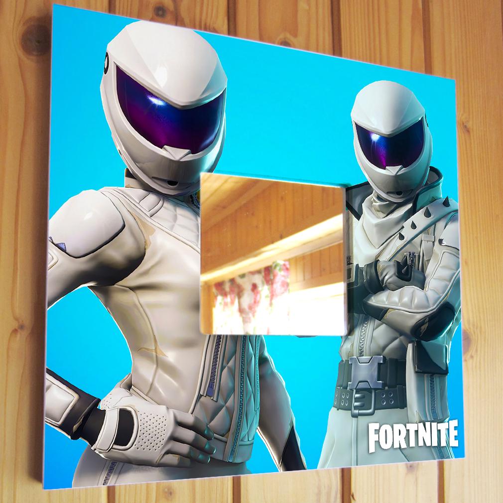 Зеркало декоративное Персонажи игры ''Fortnite'' 260х260 мм (M04428)