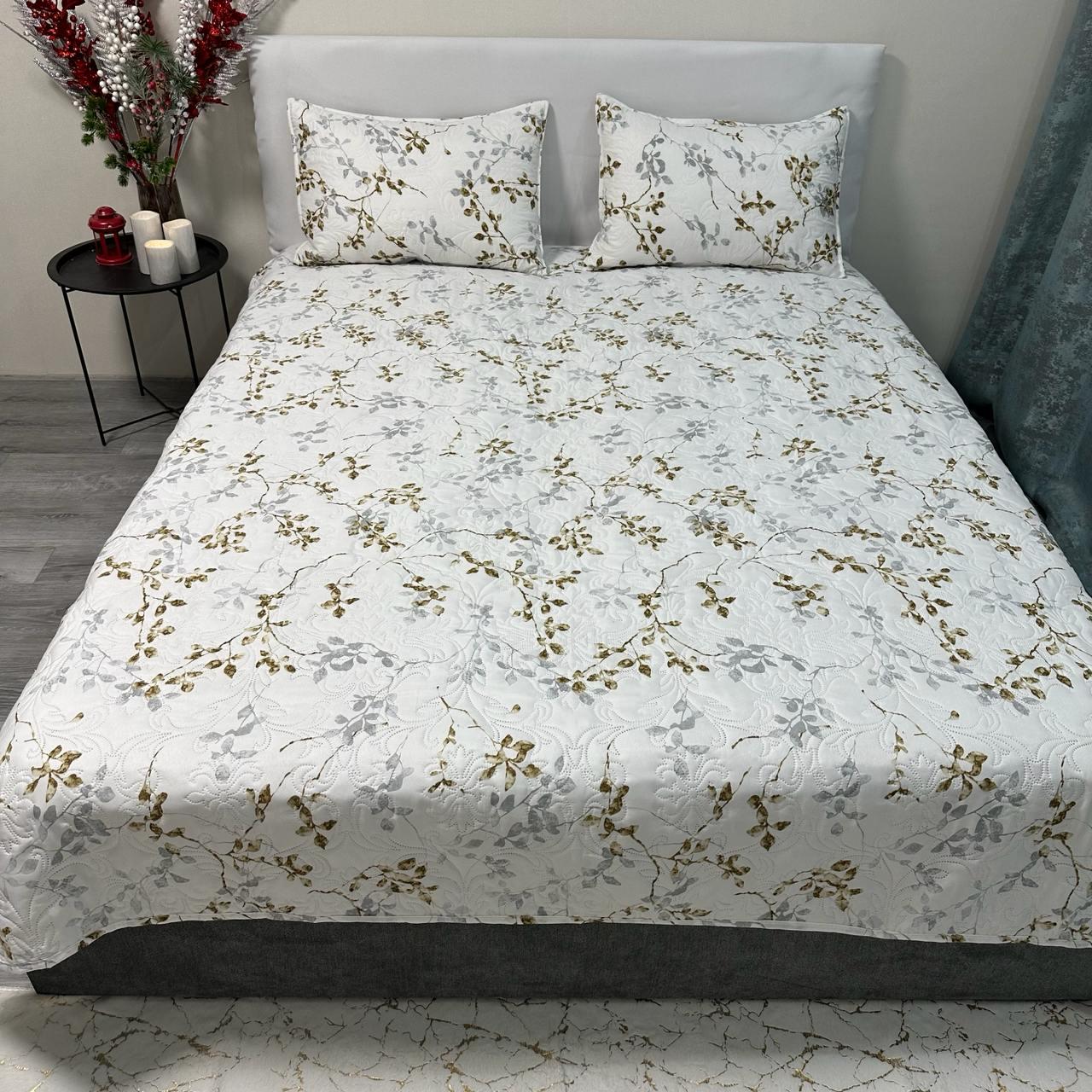 Набір покривало стьобане з квітковим принтом 200x230 см/2 наволочки 50x70 см Молочний (28710433) - фото 3 Набір покривало стьобане з квітковим принтом 200x230 см/2 наволочки 50x70 см Молочний (28710433) - фото 3