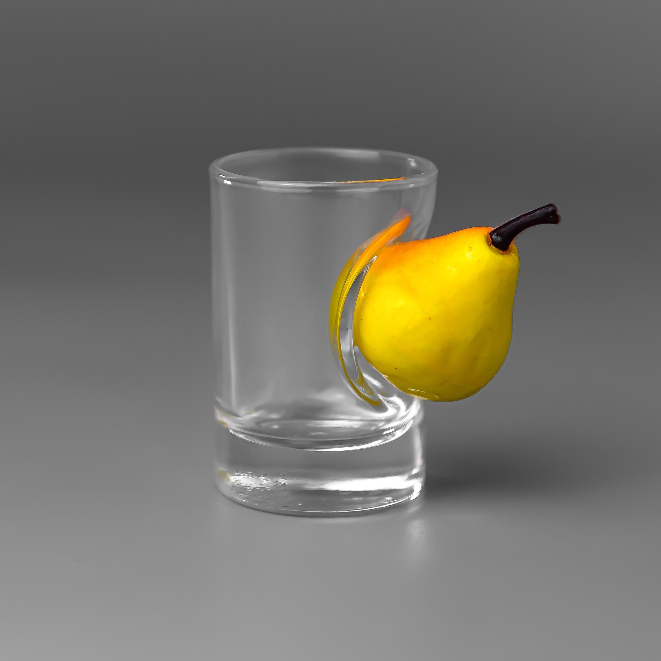 Рюмка VSKLO с грушей (24878270)