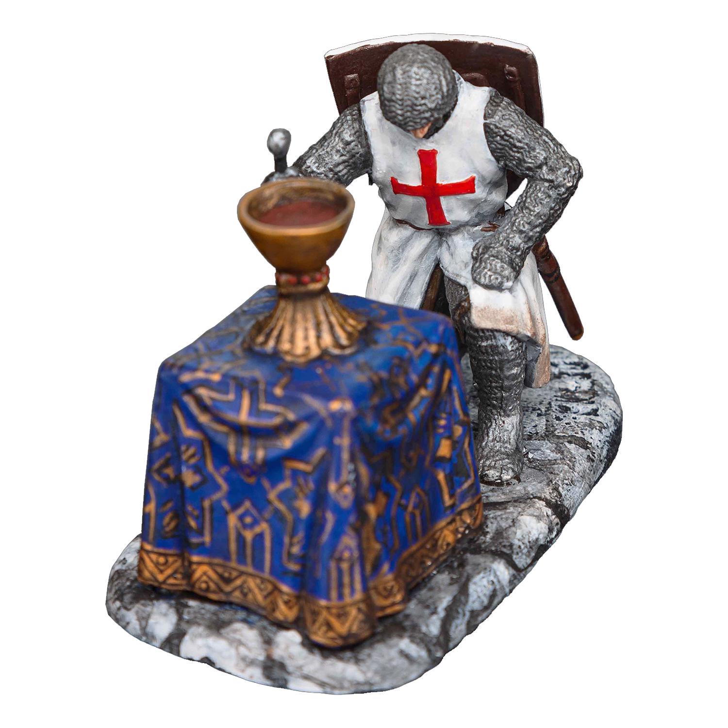 Статуетка колекційна розфарбована Лицар що молиться біля чаші Грааля з металу та олова 6,5 см Білий (42000110)