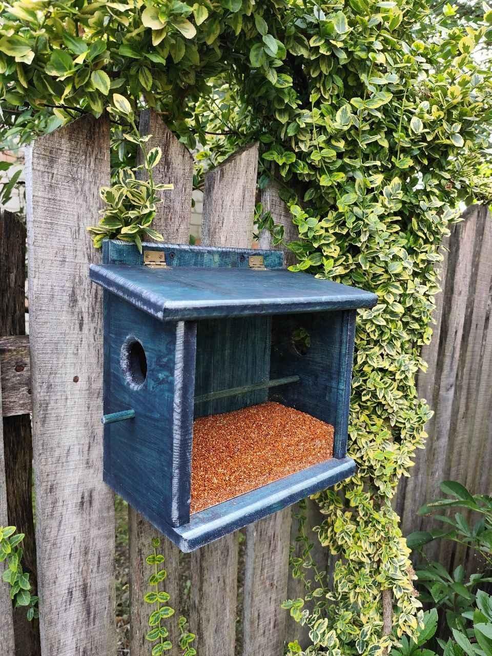 Кормушка для птиц Запутанка бункерного типа из сосновой древесины 30х30х17 см Кормушка для птиц Запутанка бункерного типа из сосновой древесины 30х30х17 см