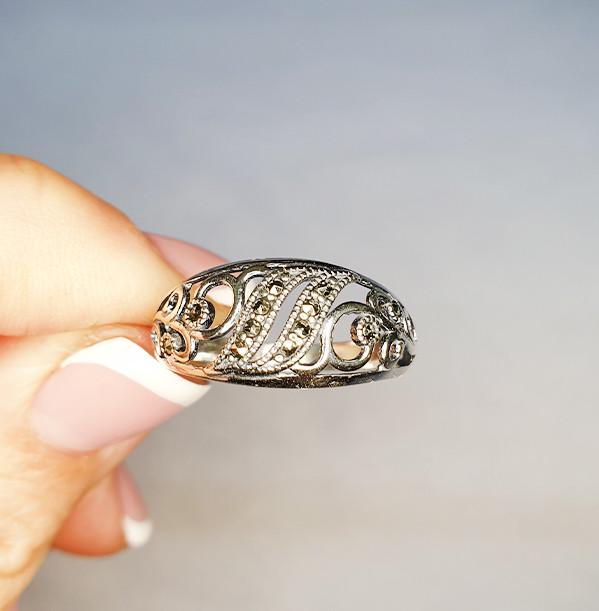 Кольцо серебряное с марказитом р. 19,5 2,68 г (1512880192) Кольцо серебряное с марказитом р. 19,5 2,68 г (1512880192)