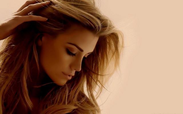 Картина на холсте Девушка 40x30 см (D105) Картина на холсте Девушка 40x30 см (D105)