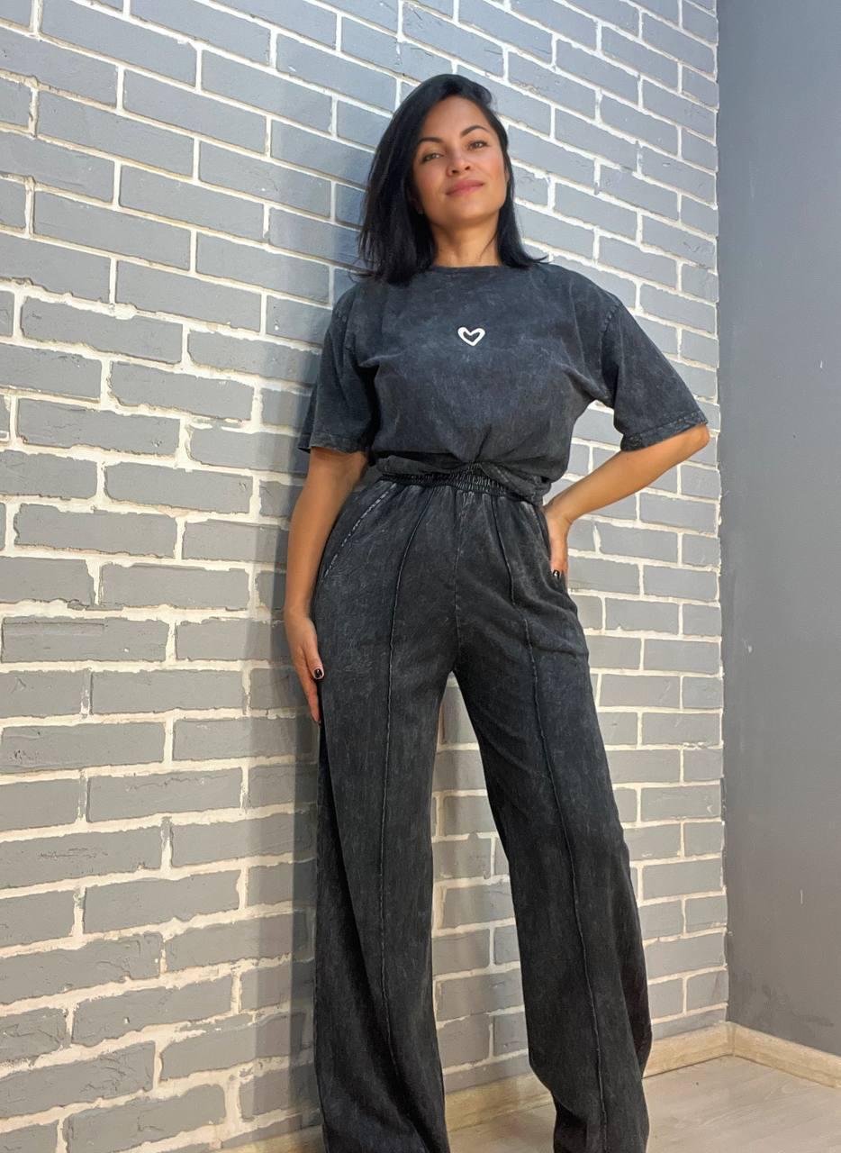 Костюм женский COAST MODA 4232 вареный тай-дай брюки палаццо с футболкой сердце S Графитовый (2469) - фото 9 Костюм женский COAST MODA 4232 вареный тай-дай брюки палаццо с футболкой сердце S Графитовый (2469) - фото 9