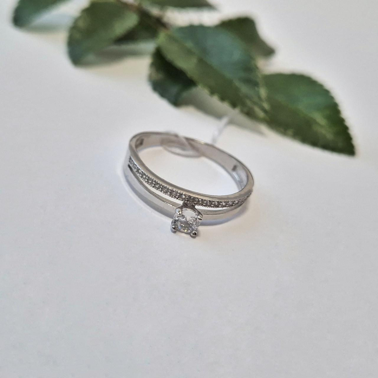 Кольцо дорожка с белыми камнями серебро 925 пробы родированное 2,15 г р. 20 (1402р)