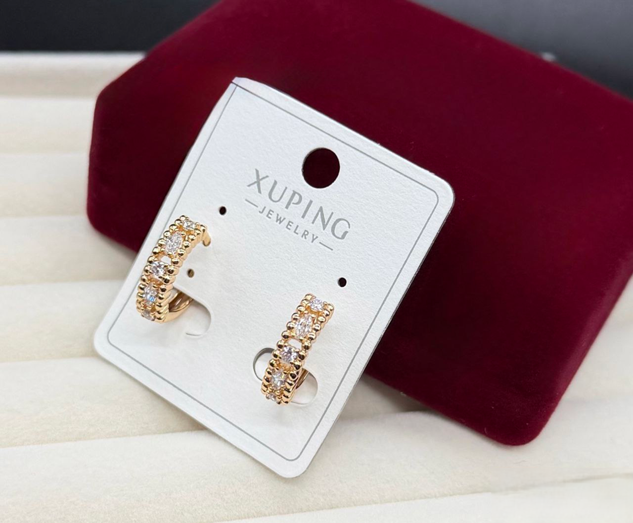Сережки Xuping гіпоалергенне медичне золото з блискучими камінцями стильна прикраса для щоденного образу