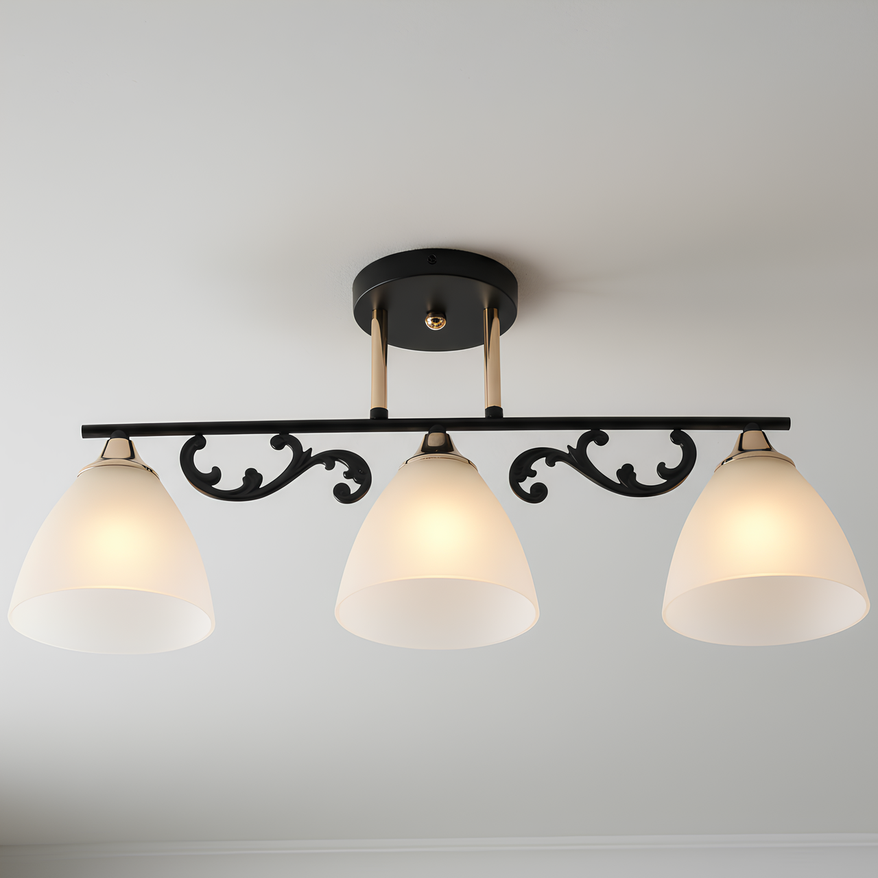 Люстра Sirius с линейным металлическим каркасом под три лампы Е27 Черный/Золотой (LX2493-3 BK+FGD)