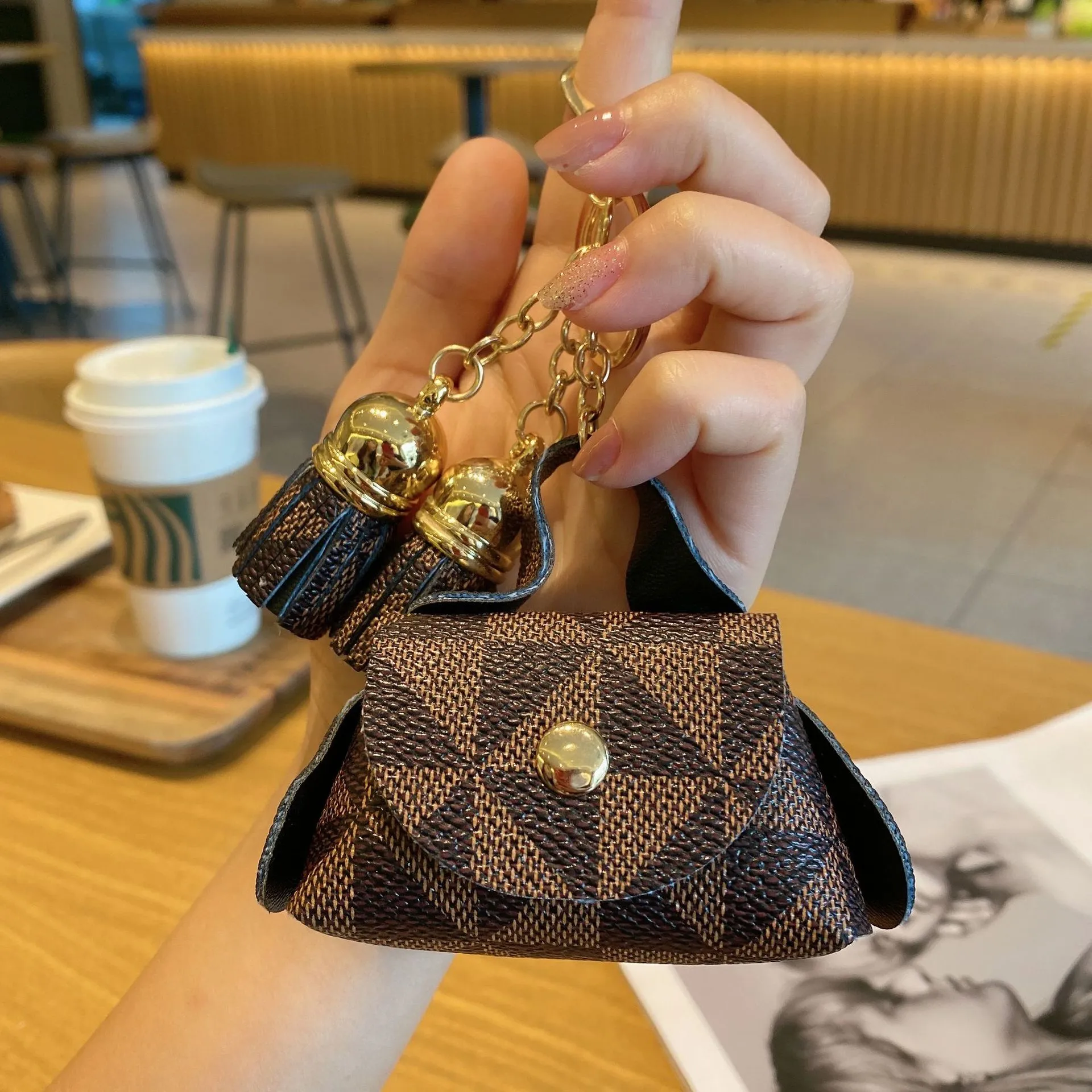 Брелок-ключниця Міні сумочка у стилі Louis Vuitton - фото 2 Брелок-ключниця Міні сумочка у стилі Louis Vuitton - фото 2