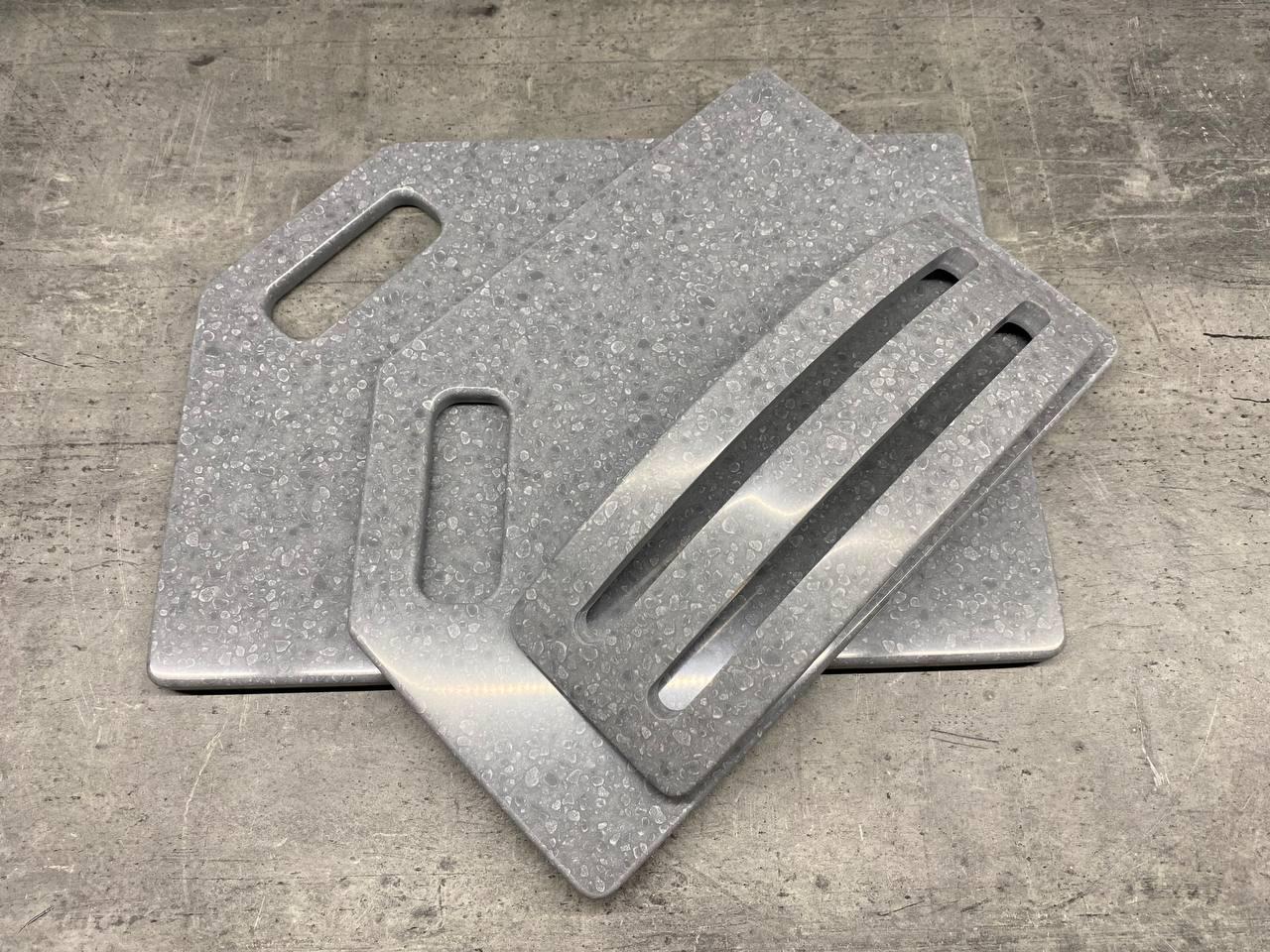 Набір дощок кухонних Aries із штучного каменю на підставці 2 шт. (214) - фото 3 Набір дощок кухонних Aries із штучного каменю на підставці 2 шт. (214) - фото 3