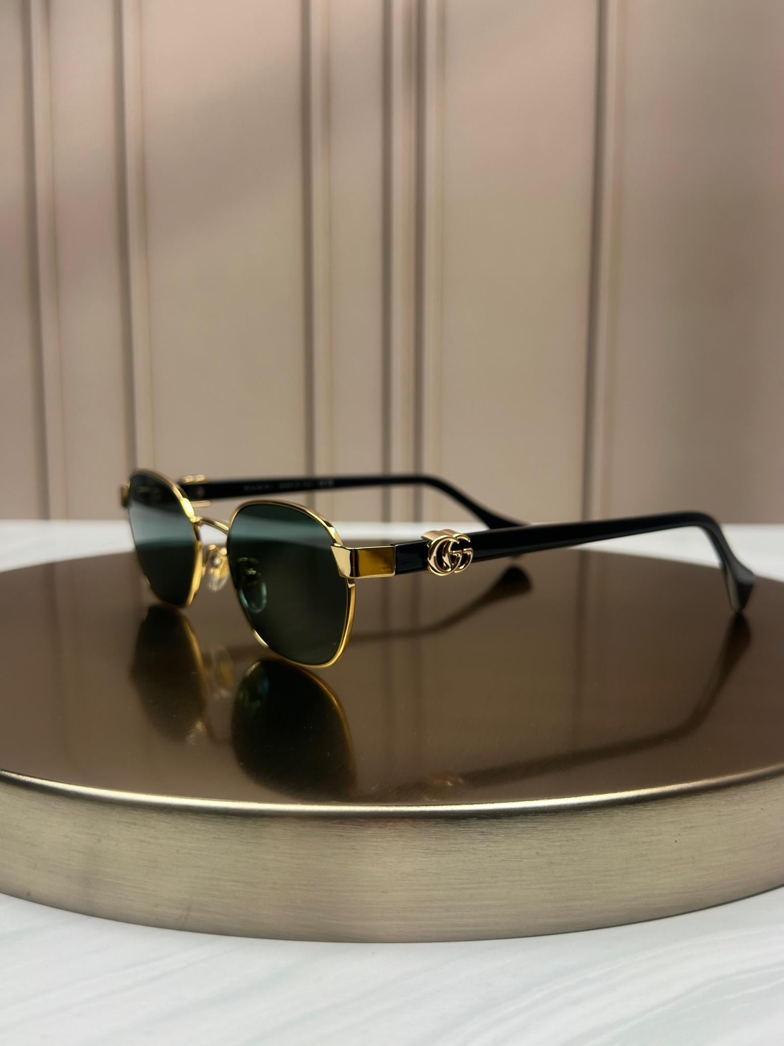 Солнцезащитные очки Gucci GG1593S геометрические зеленая линза Золотой