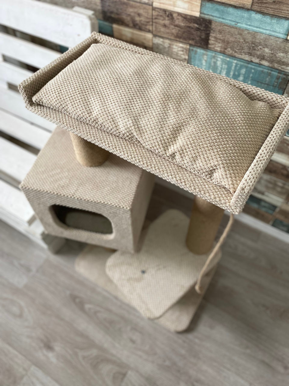 Игровой комплекс когтеточка с лежанкой и подушкой 95x40x60 см Бежевый (21706951) - фото 2 Игровой комплекс когтеточка с лежанкой и подушкой 95x40x60 см Бежевый (21706951) - фото 2