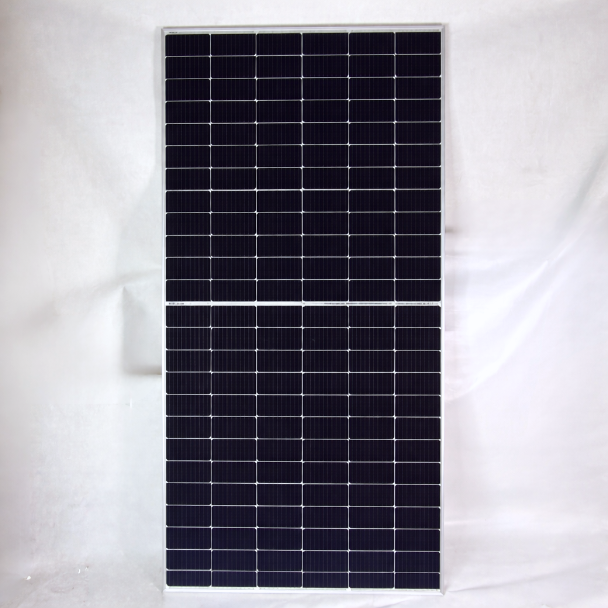 Солнечная монокристаллическая панель с ламинированным стеклом и MC4 разъемами 650Вт (BMA-550W) Солнечная монокристаллическая панель с ламинированным стеклом и MC4 разъемами 650Вт (BMA-550W)