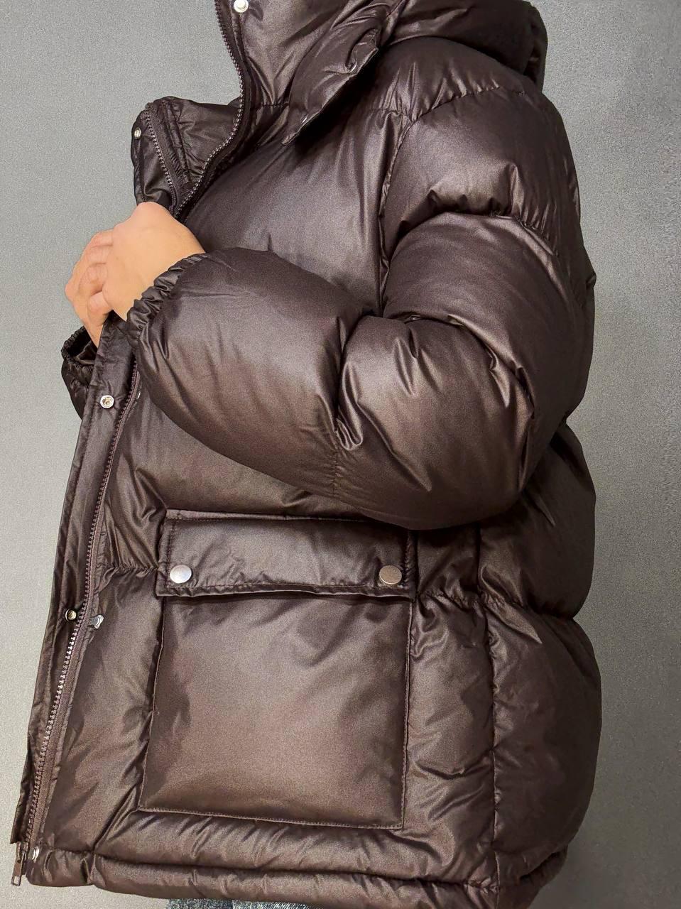 Куртка женская A-N 30046 глянцевая пуффер удлиненная с капюшоном S/M Коричневый (5895) - фото 6