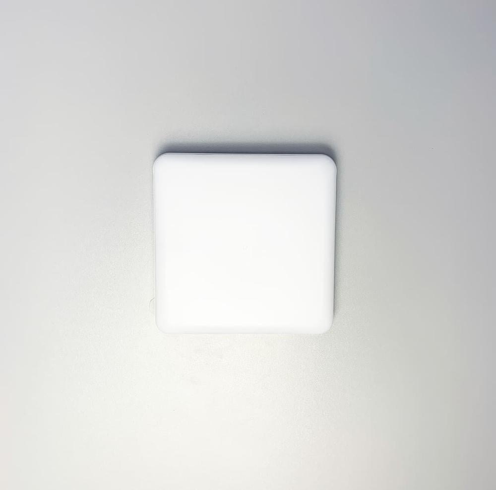 Накладной светильник квадратной формы 15х15 см (18002 SQ) - фото 2 Накладной светильник квадратной формы 15х15 см (18002 SQ) - фото 2