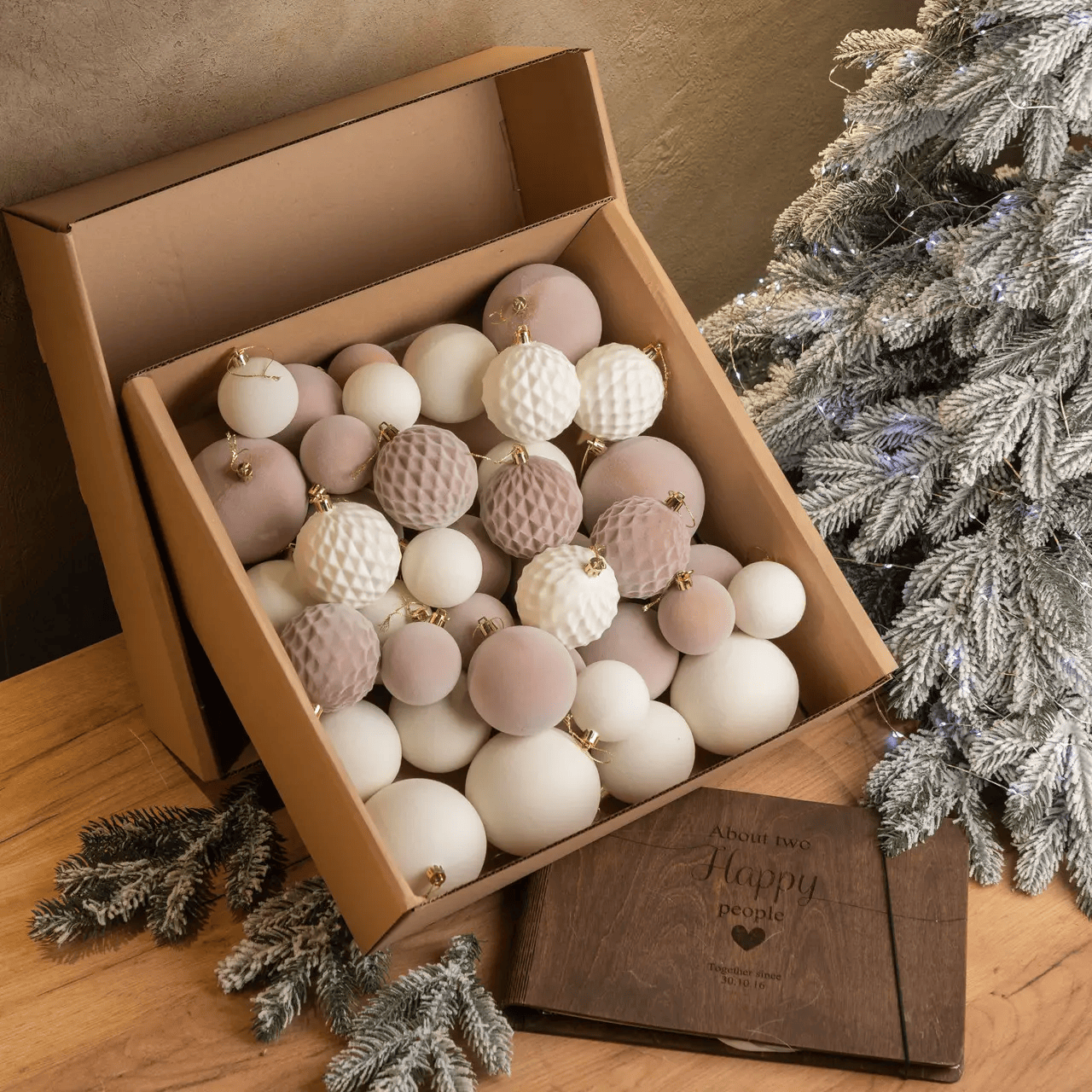 Набор шаров новогодних Бархат 40 шт. Бежевый (Бархат беж) - фото 1 Набор шаров новогодних Бархат 40 шт. Бежевый (Бархат беж) - фото 1