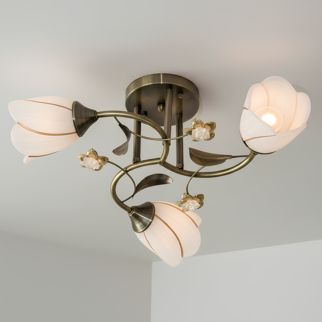 Люстра Sirius в классическом стиле на три плафона под лампы Е27 Бронзовый (B N1508/3 AB)