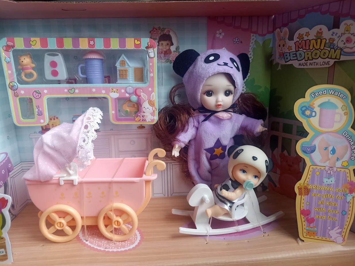 Игровой набор ARDANA с куклами и коляской (202187) Игровой набор ARDANA с куклами и коляской (202187)