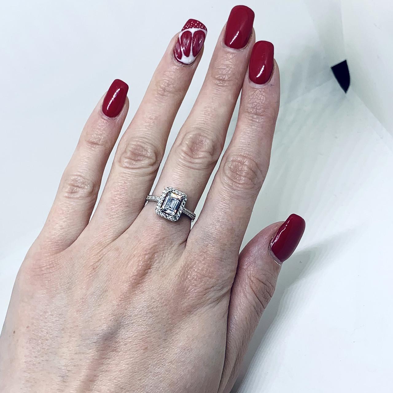 Кольцо серебряное с кубическим цирконием р. 18,5 3,24 г (1544803468)