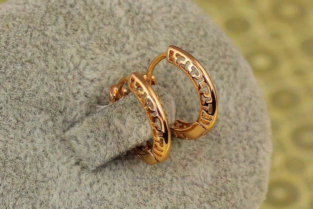 Серьги Xuping Jewelry Колечки с греческим узором по бокам 1,5 см Золотистый (2278101736)