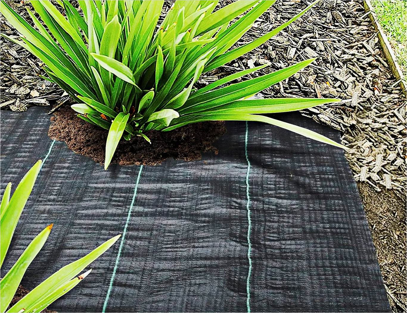 Агротканина GardenLine AGO5696 для мульчування грядок та захисту від бур'янів 1,1x50 м 70 г/м² - фото 4 Агротканина GardenLine AGO5696 для мульчування грядок та захисту від бур'янів 1,1x50 м 70 г/м² - фото 4