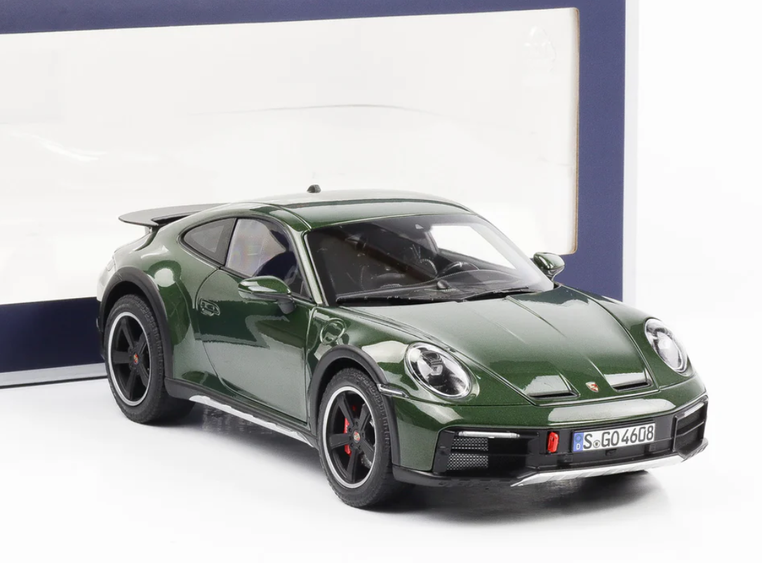 Модель автомобіля Norev 1:18 Porsche 911 992 Dakar Coupe 2023 Oakgreen Metallic (187241)