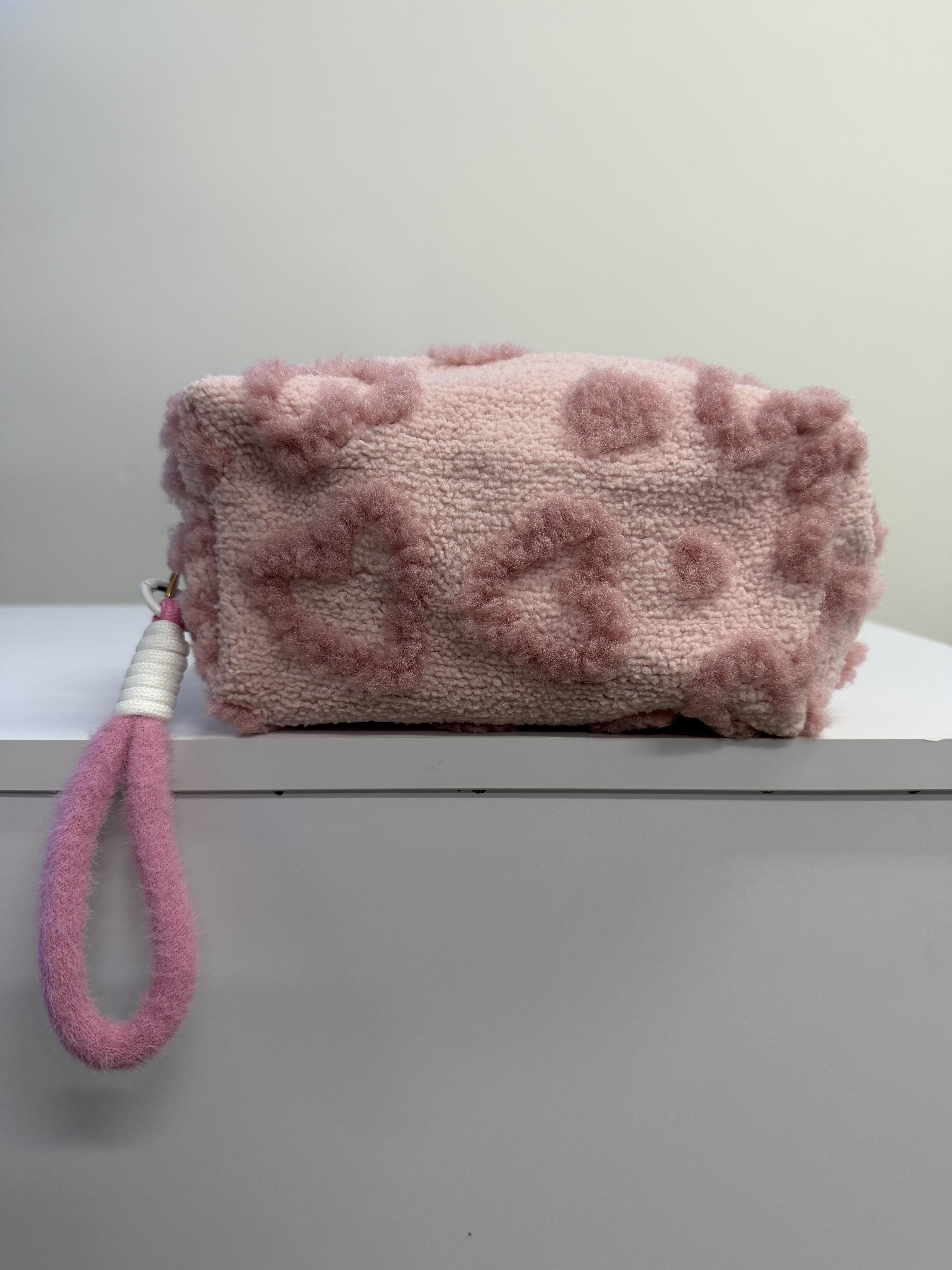 Косметичка-органайзер з сердечками пухнаста ніжно Рожевий (31517719)