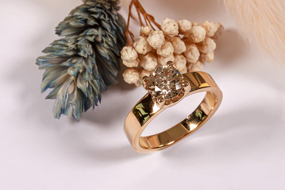 Кільце жіноче з шипами з мауссанітом 1ct (2244898560)