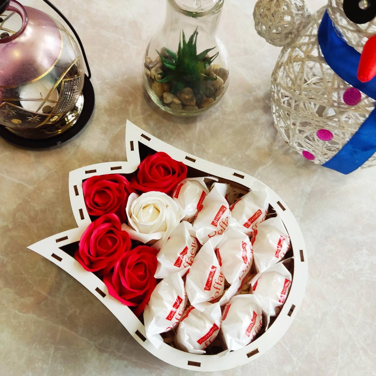 Подарочный бокс из Raffaello и роз для девушки на день рождения/день влюбленных 8 марта (2138838184)