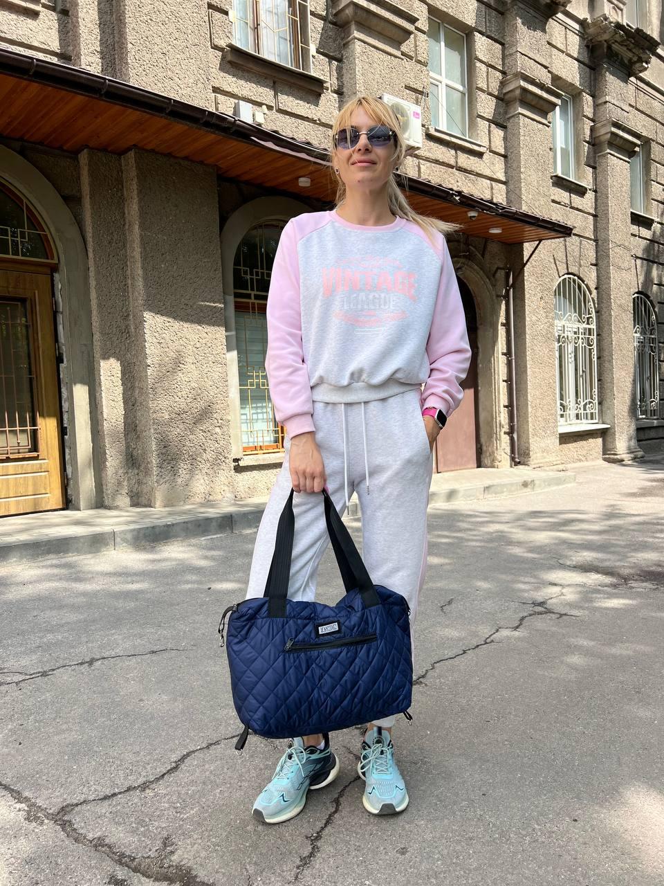 Сумка женская на плечо дорожная стеганная из плащевой ткани 41х25х15 см Синий (2070278461) - фото 3 Сумка женская на плечо дорожная стеганная из плащевой ткани 41х25х15 см Синий (2070278461) - фото 3