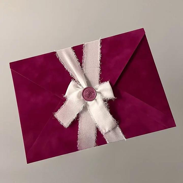 Конверт оксамитовий під А4 на магнітній застібці 21,5х30 см з печаткою та бантом Фуксія (2675141976)