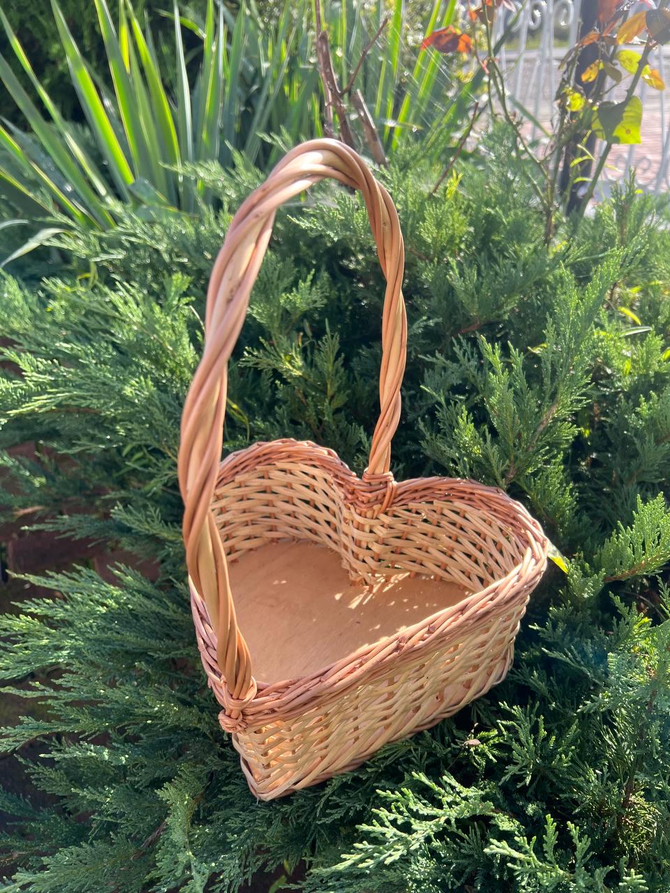 Корзина плетеная из лозы в форме сердца Сімейний Затишок - фото 7 Корзина плетеная из лозы в форме сердца Сімейний Затишок - фото 7