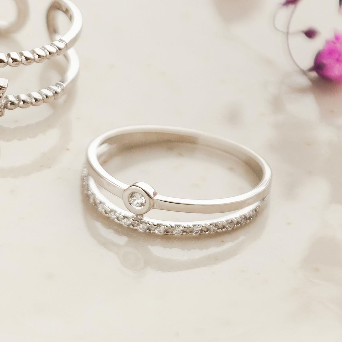 Кольцо серебряное Гармония двойное с белыми фианитами р. 18